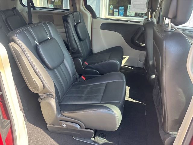 Used 2015 Chrysler Town & Country Touring-L w/ Driver Convenience Group FWD image 9