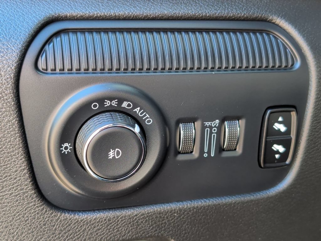 Used 2024 Jeep Wagoneer L Series III w/ Flexible Seating Group AWD/4WD image 14