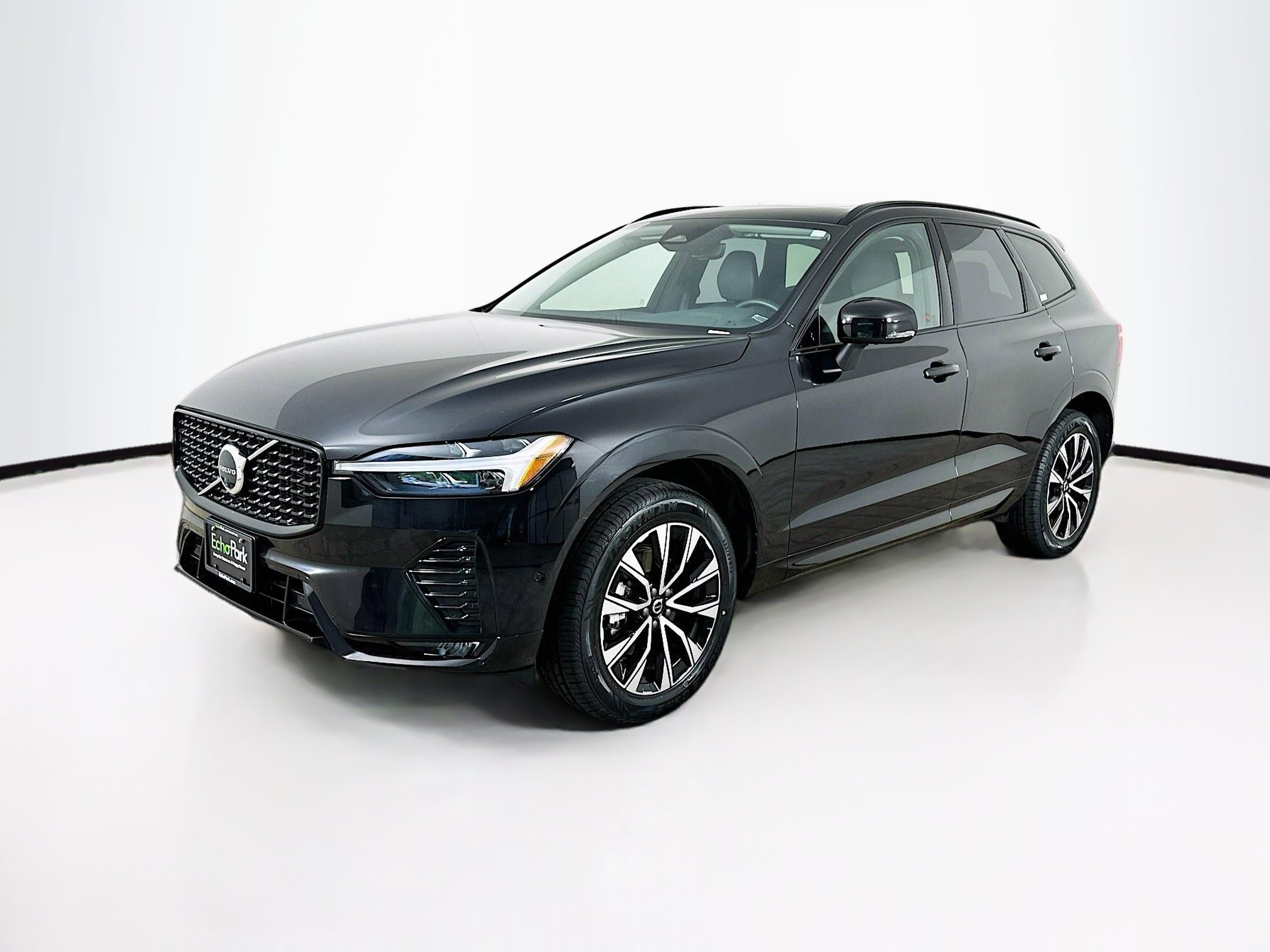 Used 2025 Volvo XC60 B5 Plus image 3