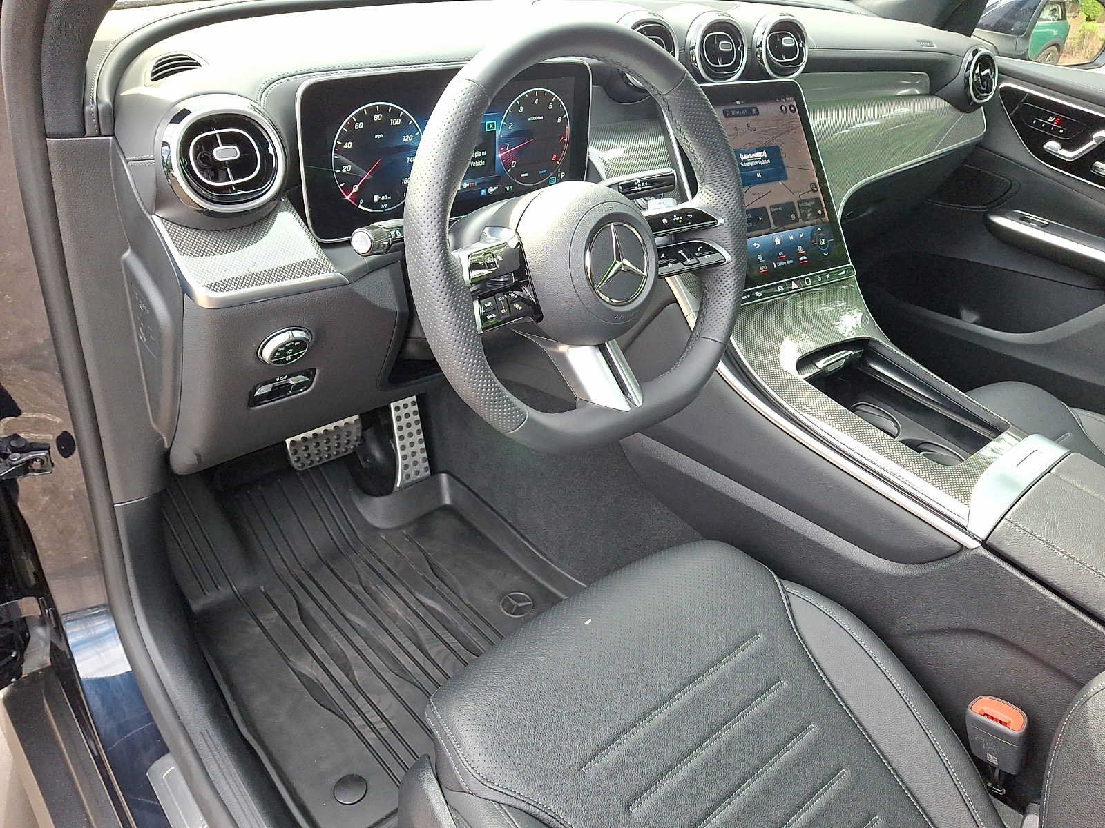 Used 2024 Mercedes-Benz GLC 300 4MATIC image 9