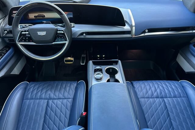 Certified 2026 Cadillac Vistiq Premium Luxury w/ LPO, Floor Liner Package AWD/4WD image 11