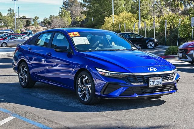 Certified 2025 Hyundai Elantra Sport w/ Cargo Package image 3