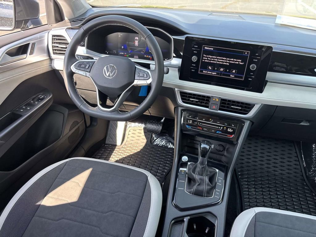 New 2025 Volkswagen Taos SE image 29