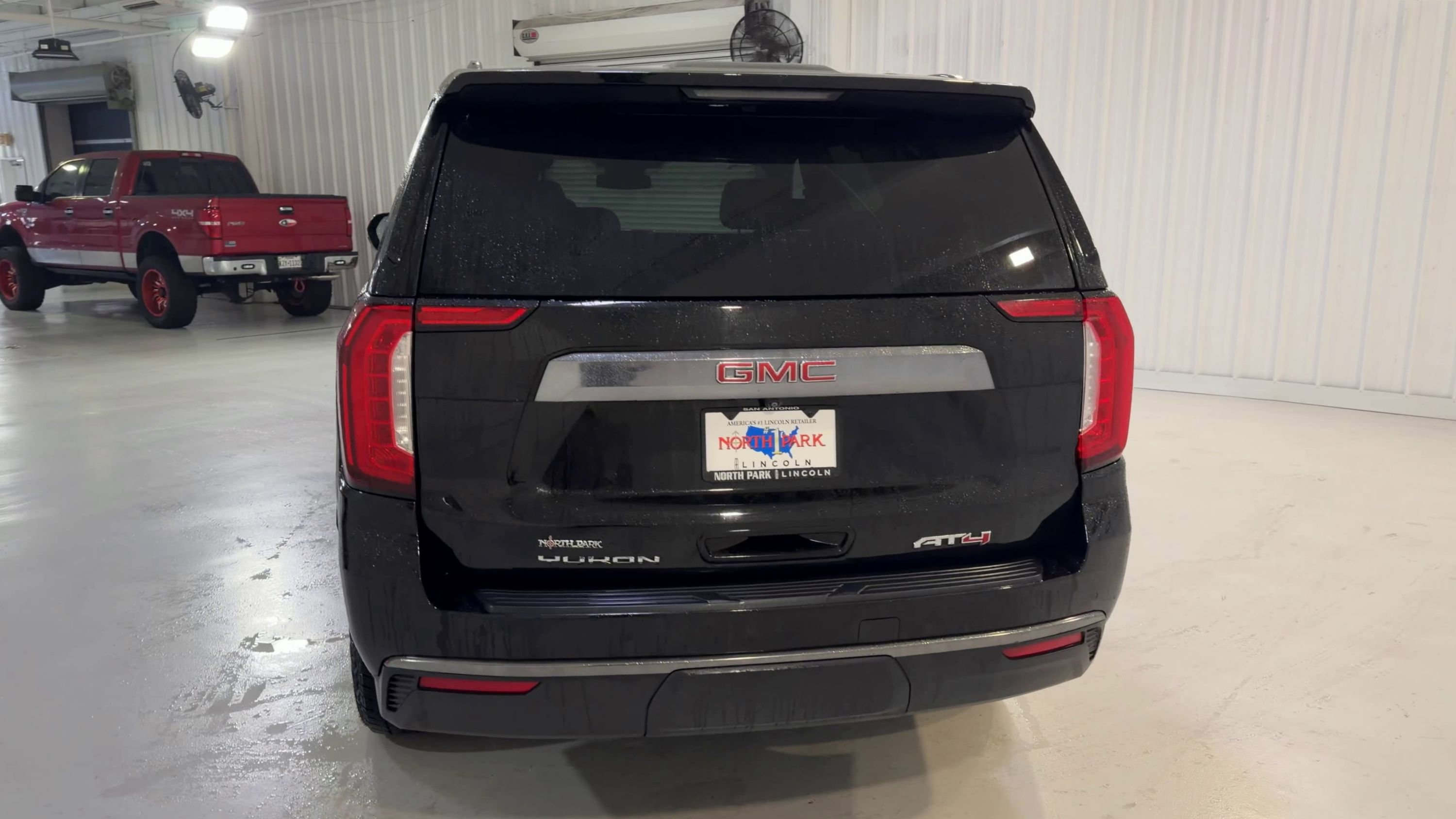 Used 2024 GMC Yukon AT4 AWD/4WD image 8