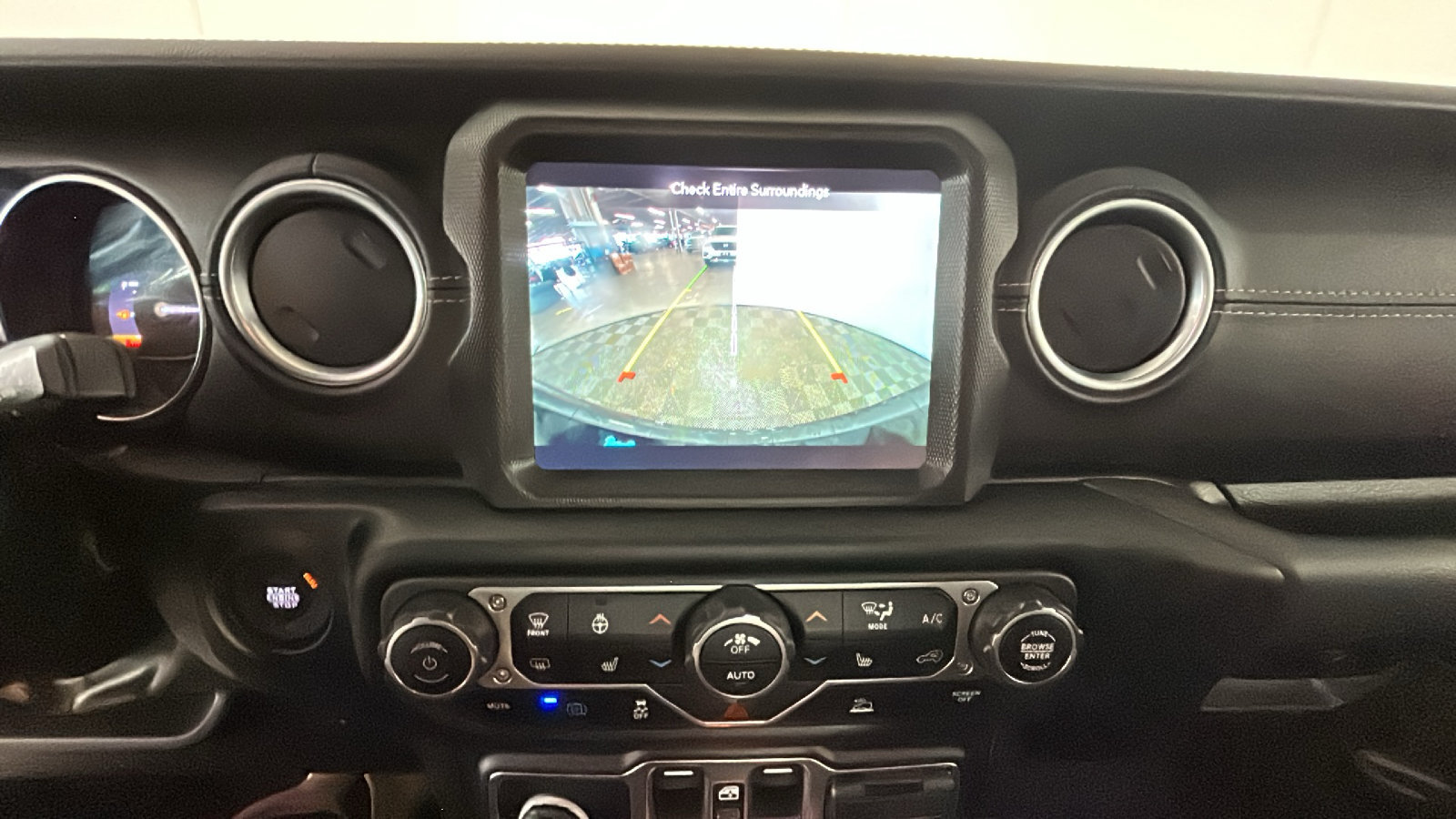 Used 2023 Jeep Wrangler Unlimited Sahara w/ Cold Weather Group AWD/4WD image 28