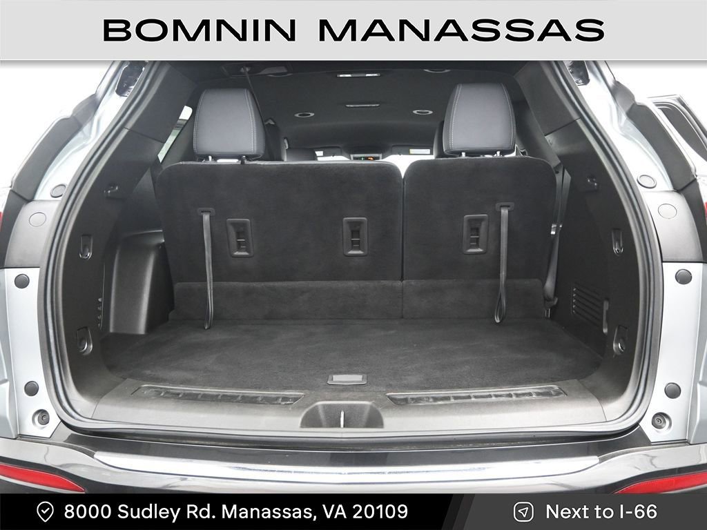 Used 2023 Buick Enclave Essence image 11