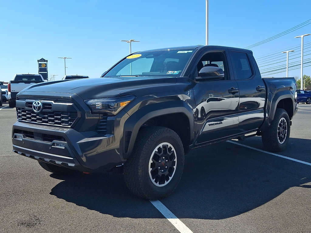 Used 2025 Toyota Tacoma TRD Off-Road w/ TRD Off Road Upgrade Package AWD/4WD image 3