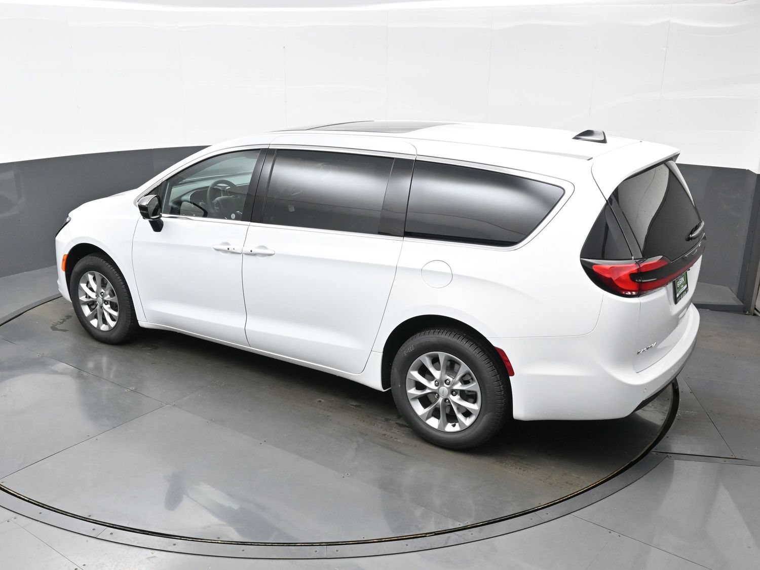 New 2027 Chrysler Pacifica Select AWD/4WD image 23