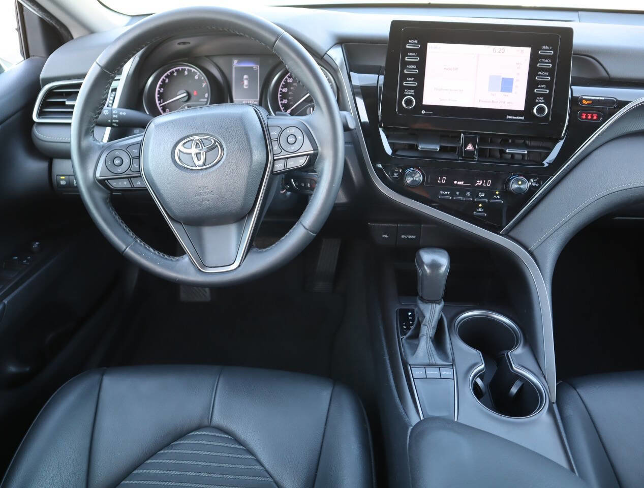Used 2022 Toyota Camry SE image 32