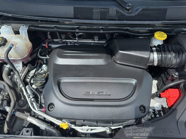 Used 2024 Chrysler Pacifica Touring-L FWD image 21