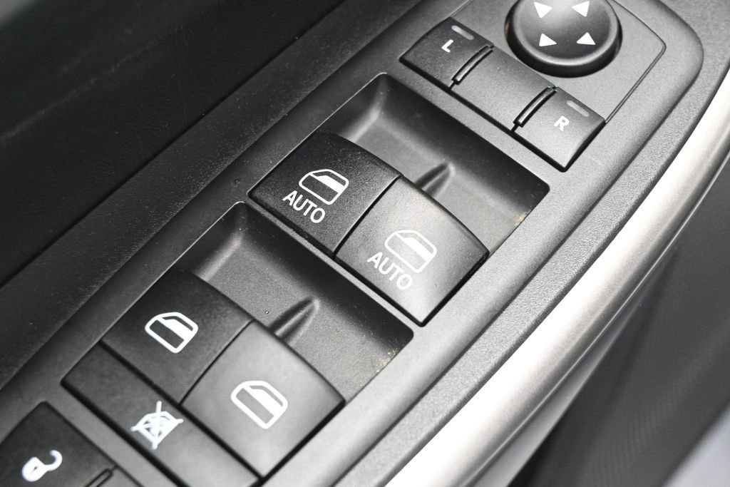 Used 2020 Jeep Cherokee Limited AWD/4WD image 15