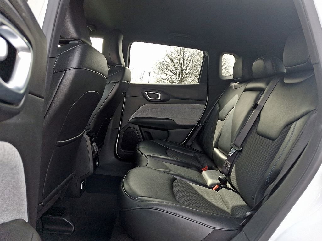 Used 2024 Jeep Compass Latitude image 10