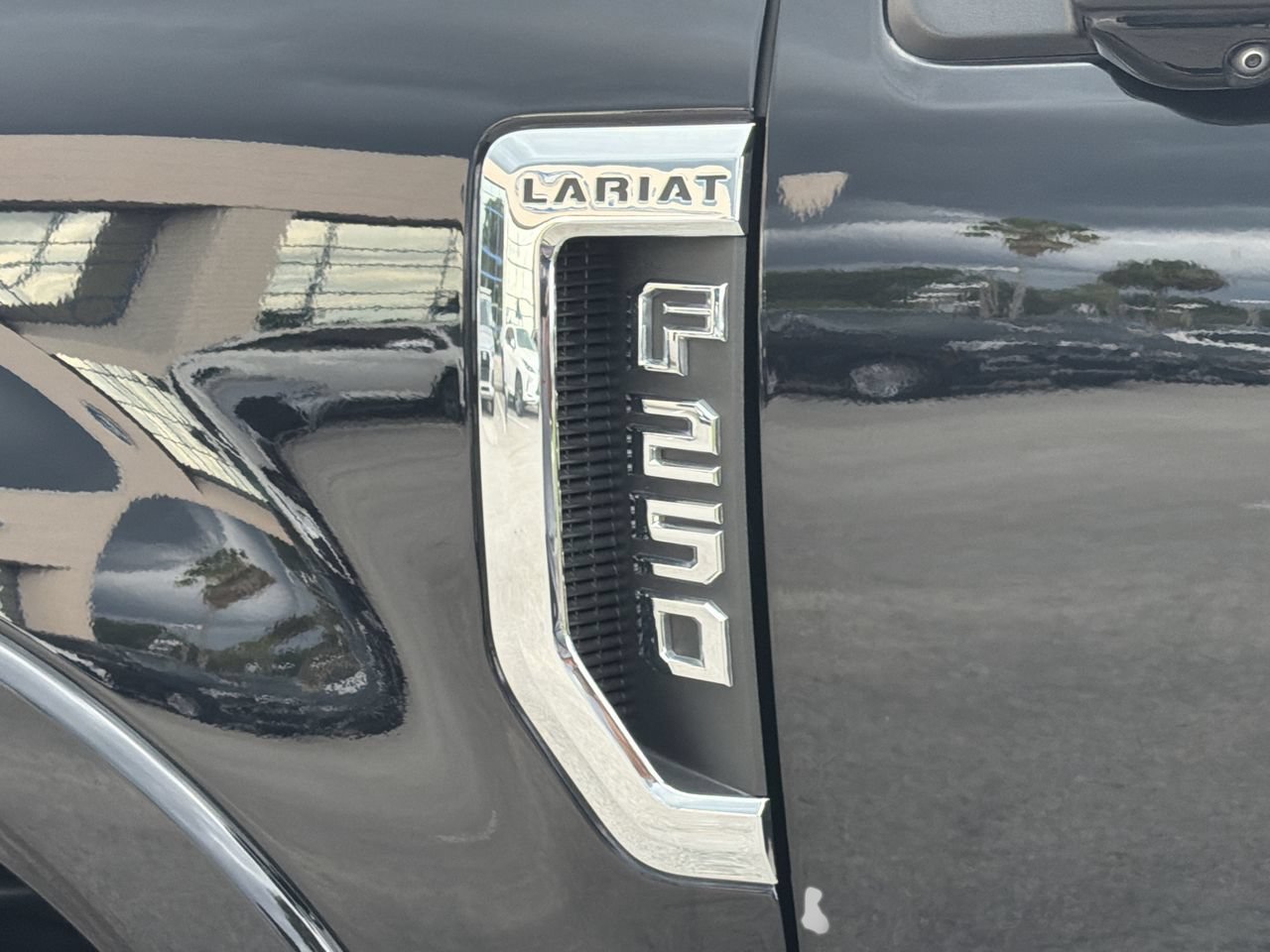 Used 2022 Ford F250 Lariat w/ Tremor Off-Road Package AWD/4WD image 8