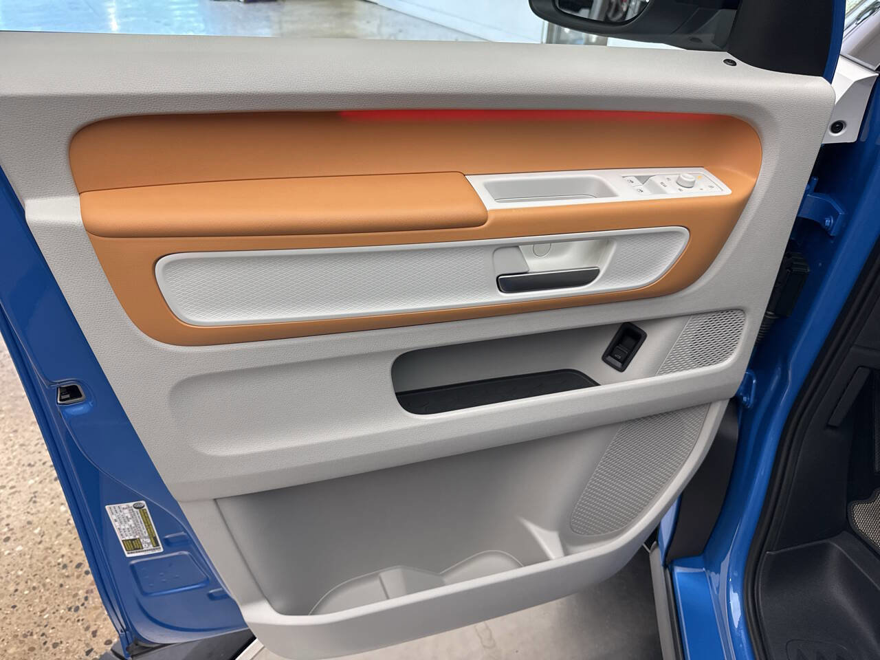 Used 2025 Volkswagen ID. Buzz 1st Edition image 15