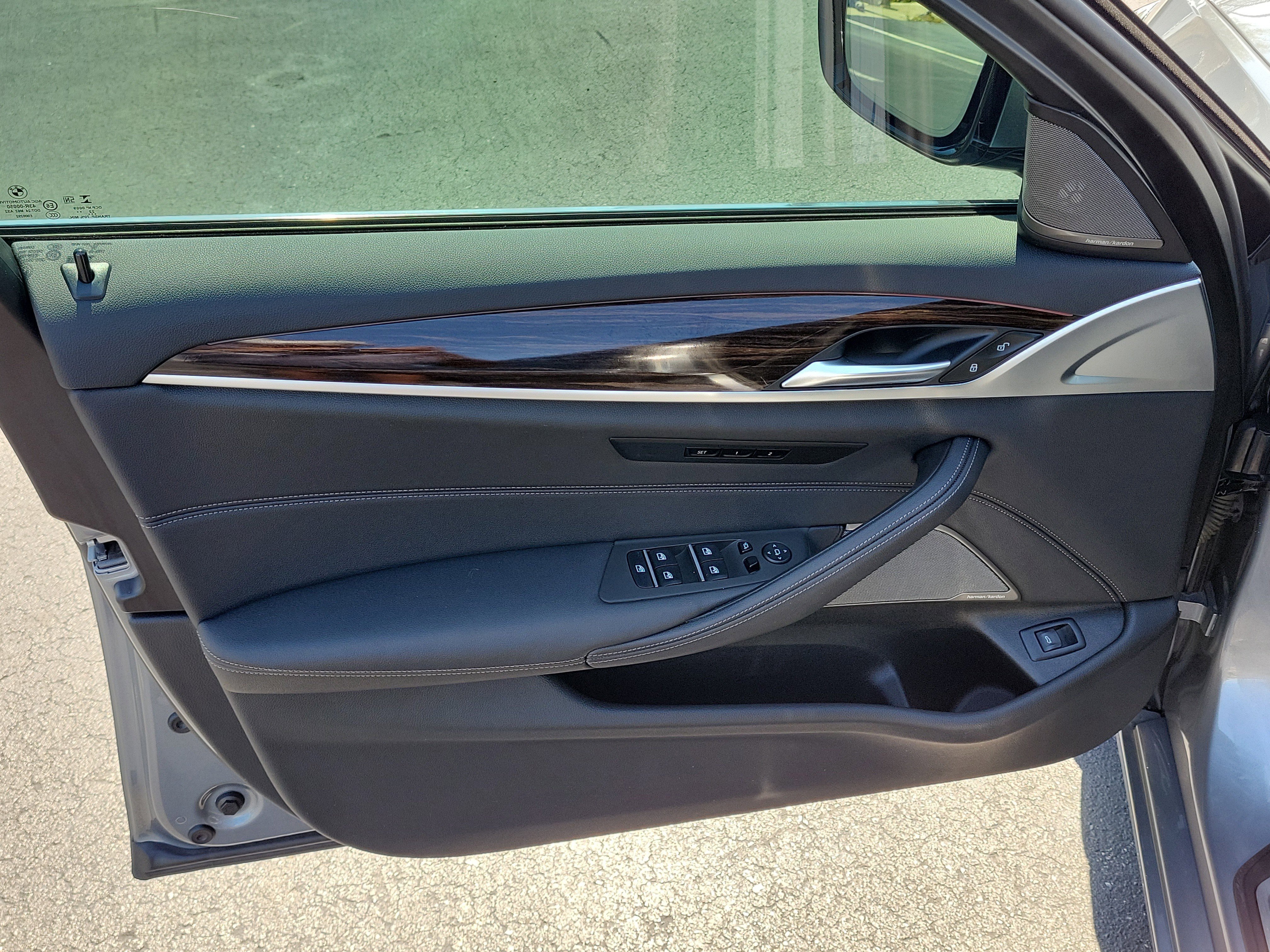 Used 2023 BMW 540i w/ Premium Package RWD image 17