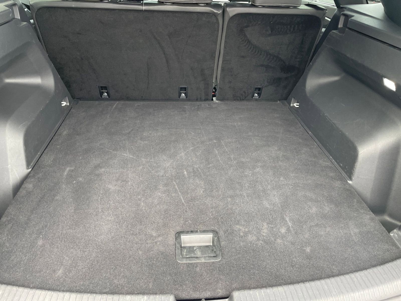 Used 2025 Volkswagen Atlas Cross Sport SE image 31