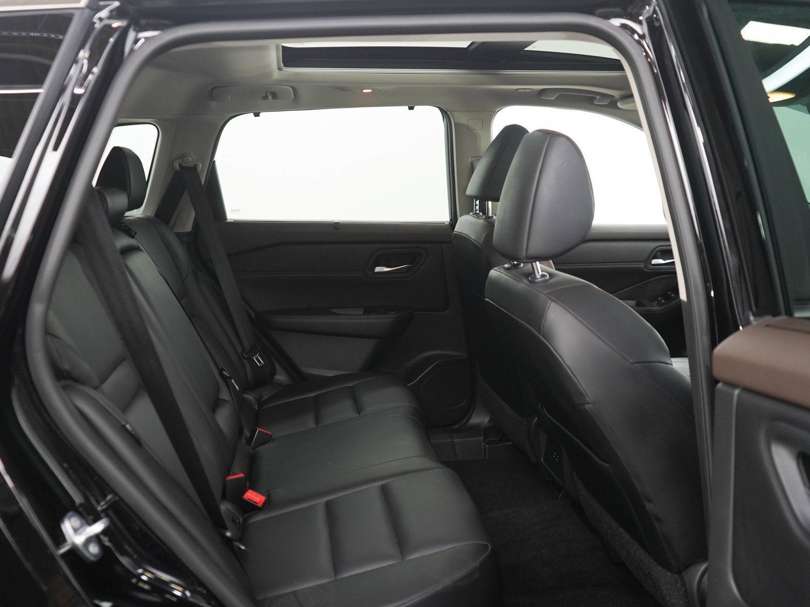 Used 2023 Nissan Rogue SV w/ SV Premium B Package AWD/4WD image 12