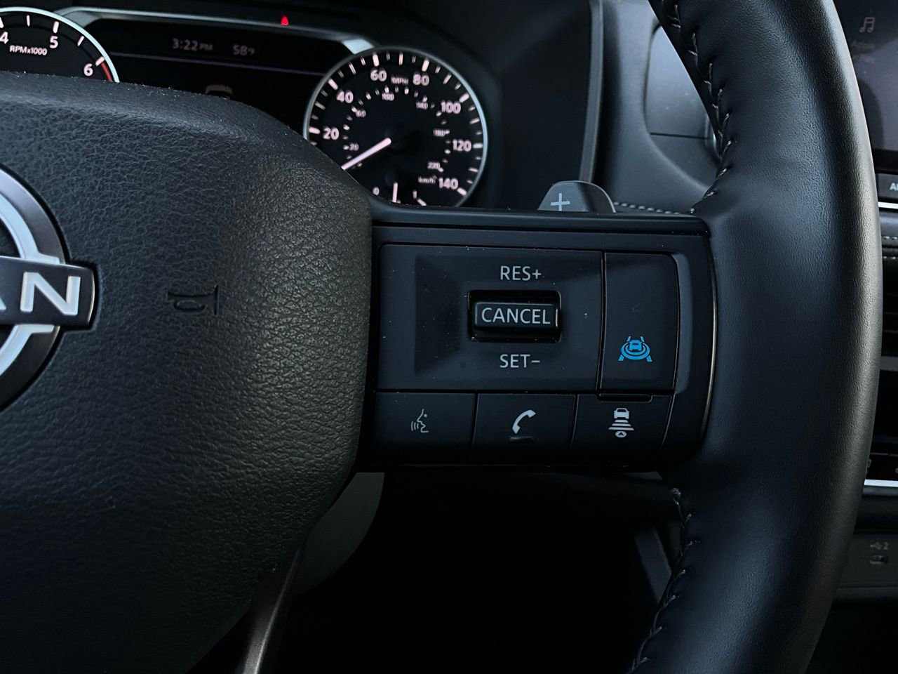 Used 2025 Nissan Rogue SV image 34