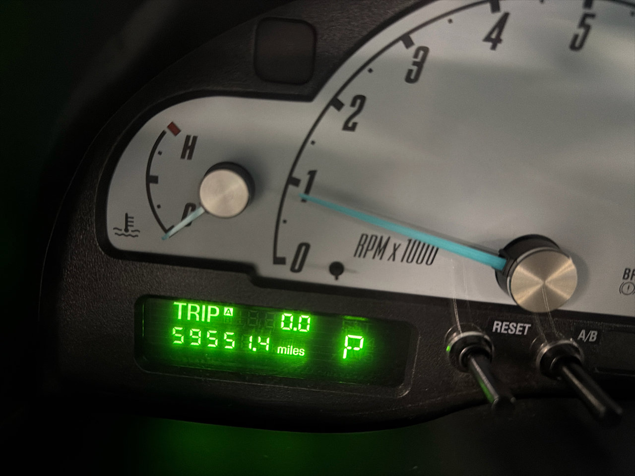 Used 2002 Ford Thunderbird Deluxe image 21