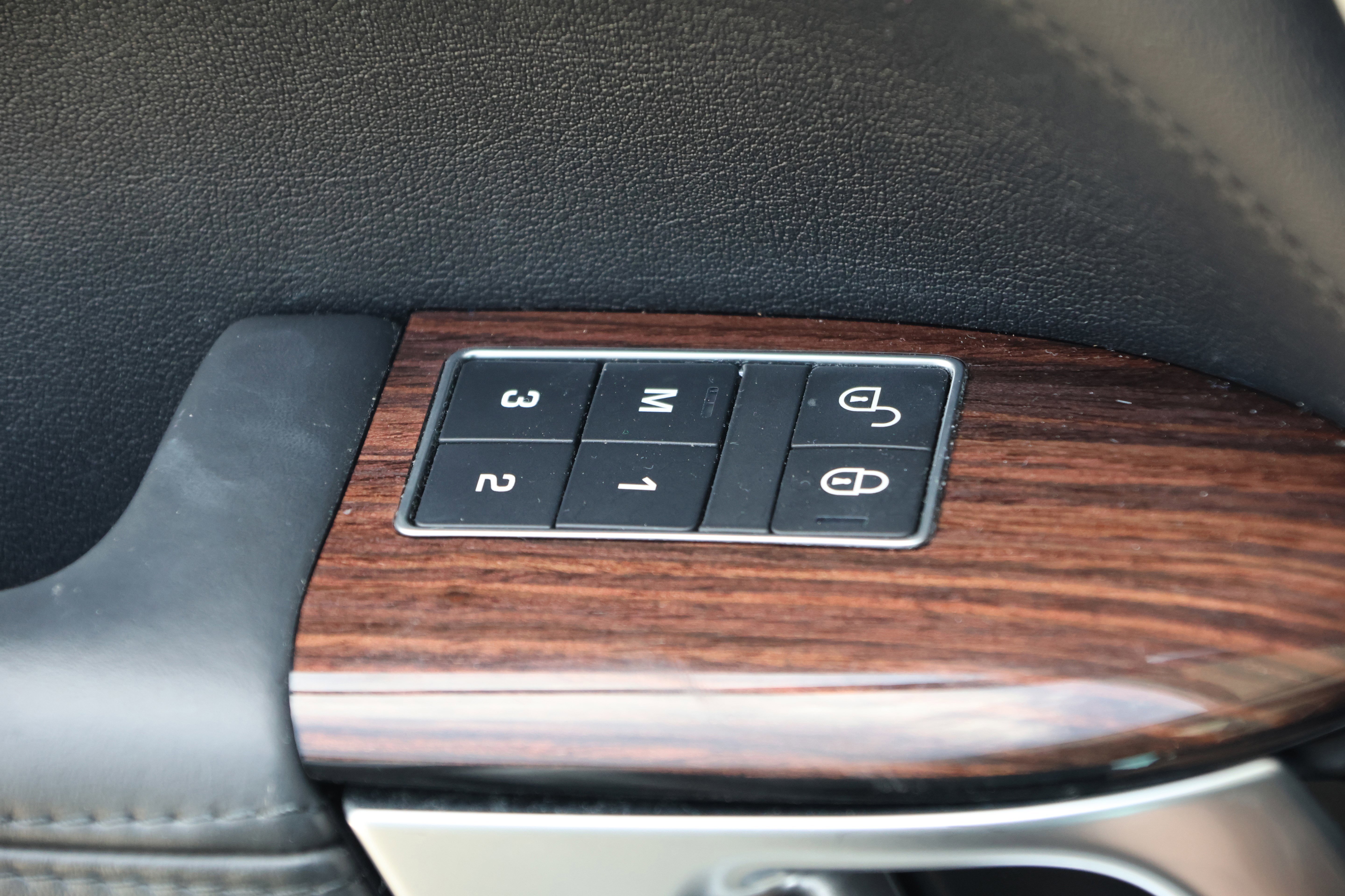 Used 2017 Land Rover Range Rover HSE AWD/4WD image 15