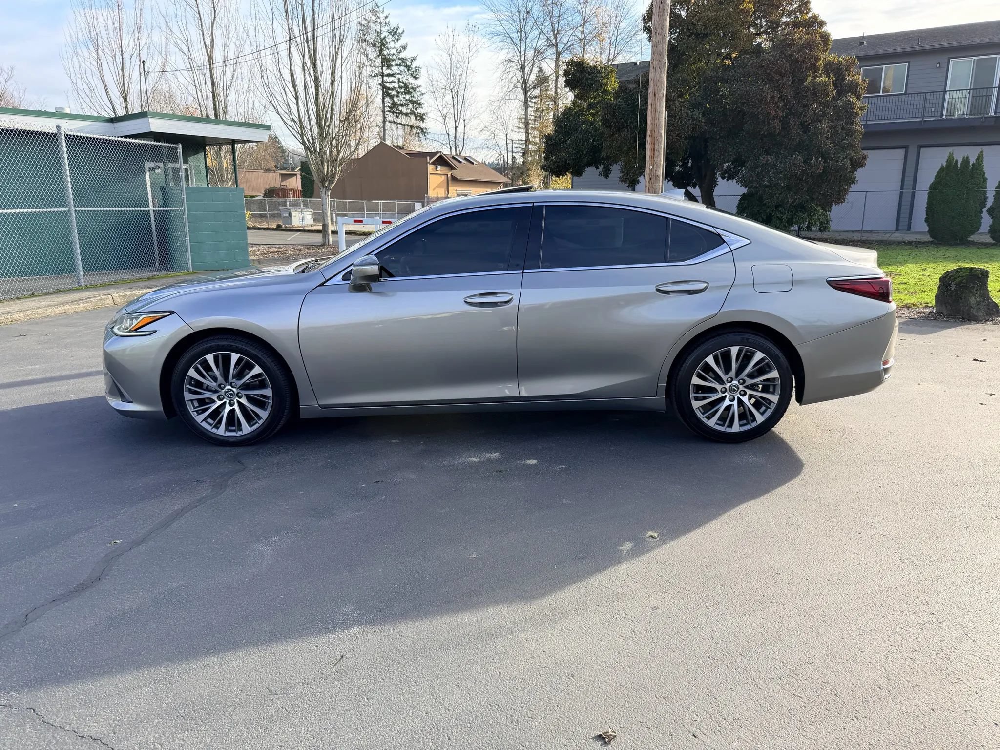 Used 2021 Lexus ES 250 w/ Premium Package AWD/4WD image 2