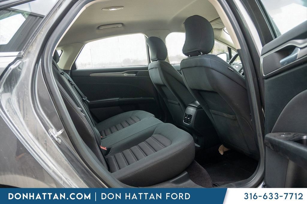Used 2017 Ford Fusion SE w/ Fusion SE Technology Package image 21