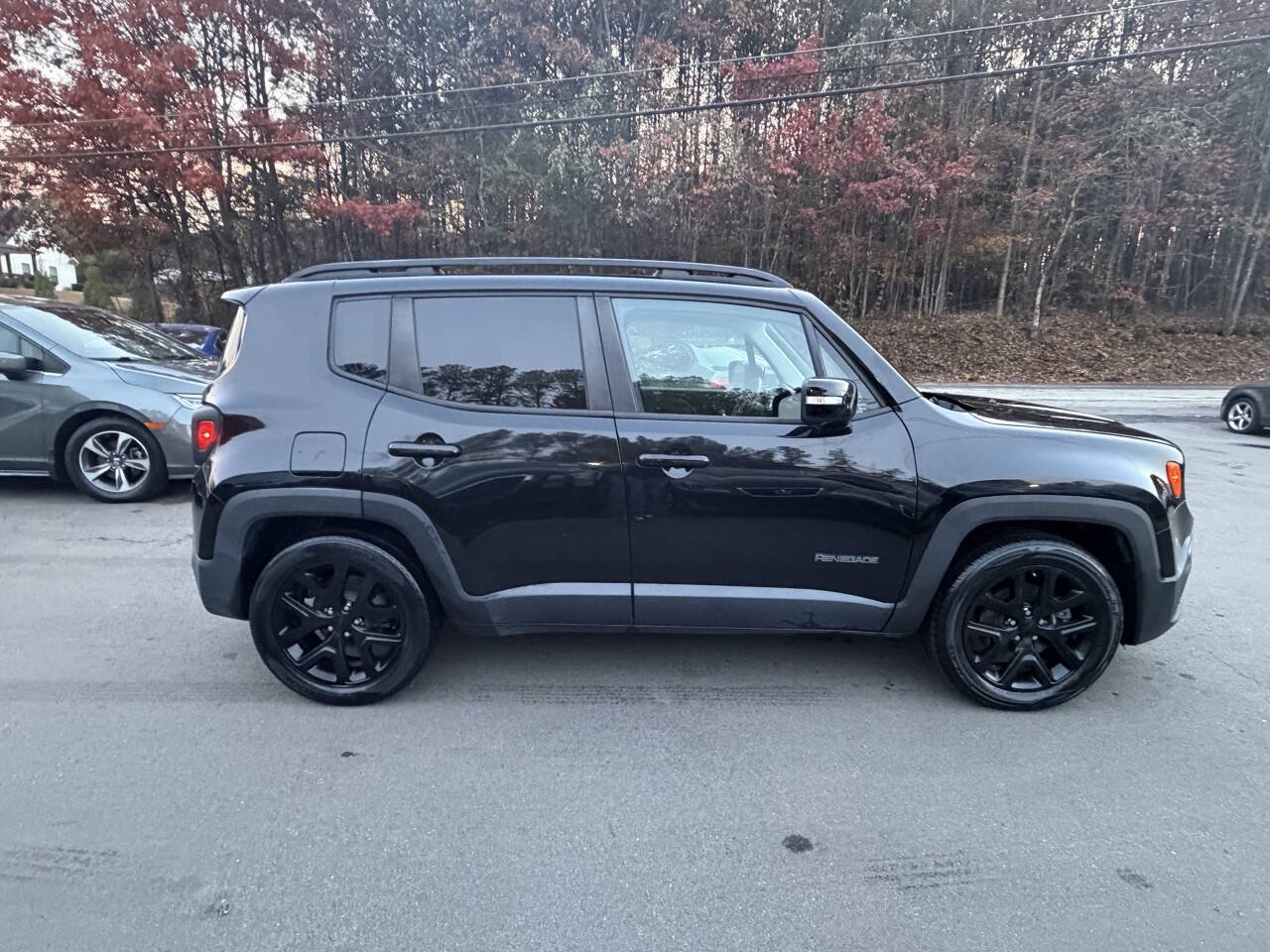 Used 2018 Jeep Renegade Altitude FWD image 4