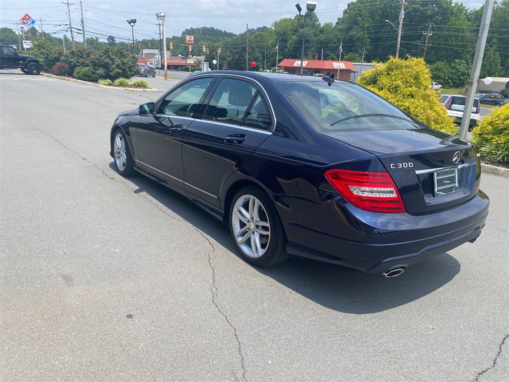 Used 2013 Mercedes-Benz C 300 4MATIC Sedan image 4