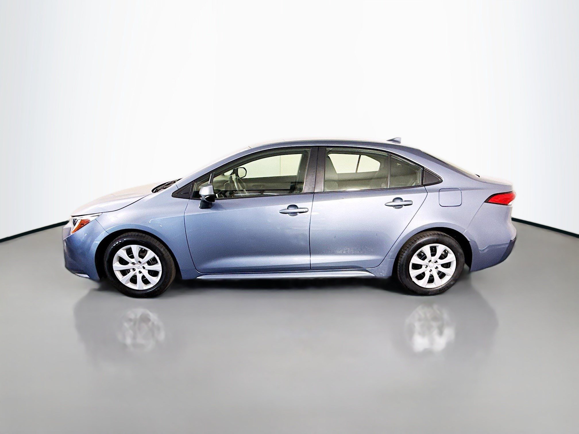 Used 2022 Toyota Corolla LE FWD image 6