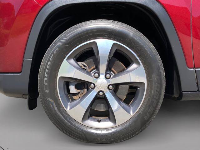 Certified 2019 Jeep Cherokee Limited AWD/4WD image 30