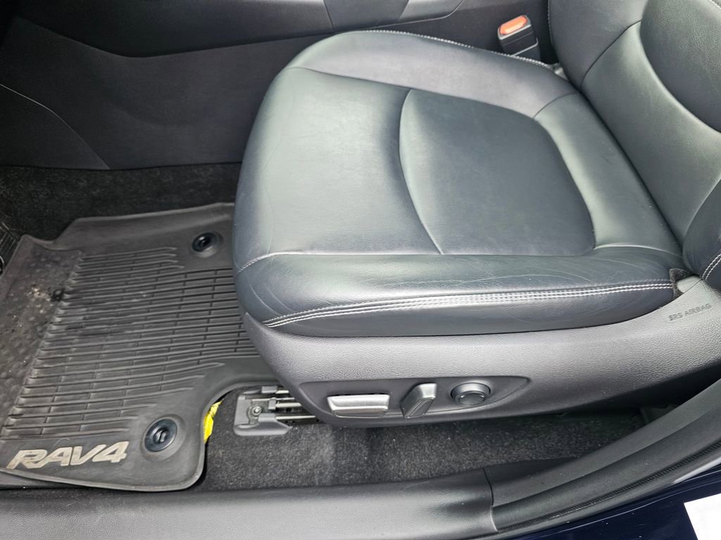 Used 2020 Toyota RAV4 XLE Premium image 16