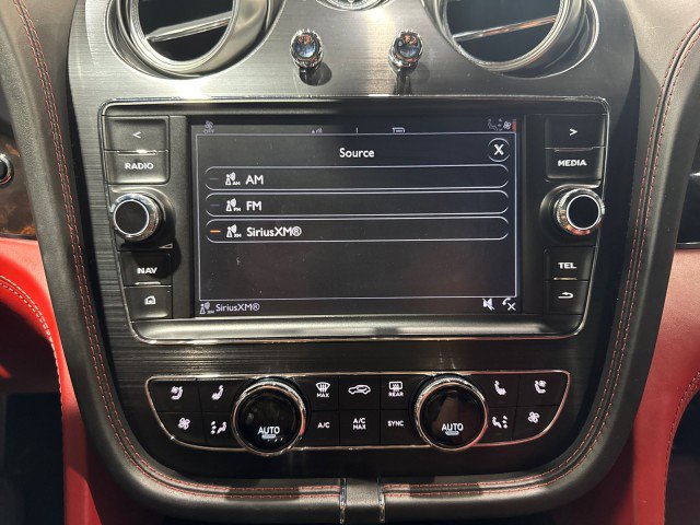 Used 2017 Bentley Bentayga image 73