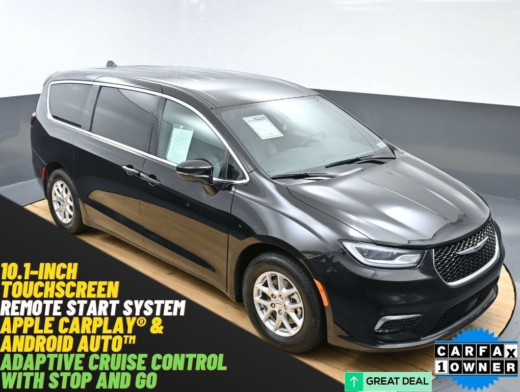 Used 2025 Chrysler Pacifica Select