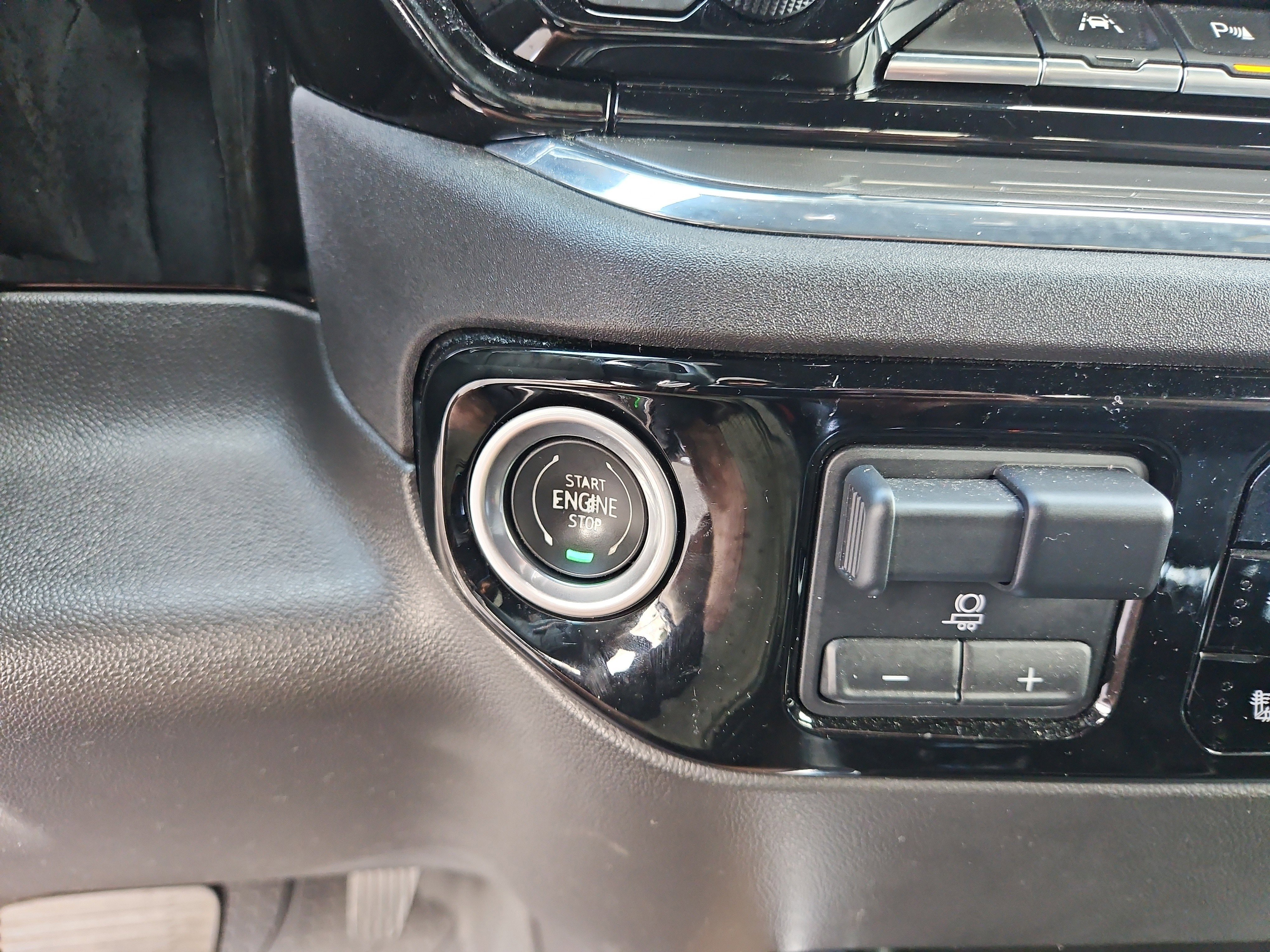 Used 2023 Chevrolet Silverado 1500 High Country w/ High Country Premium Package AWD/4WD image 27
