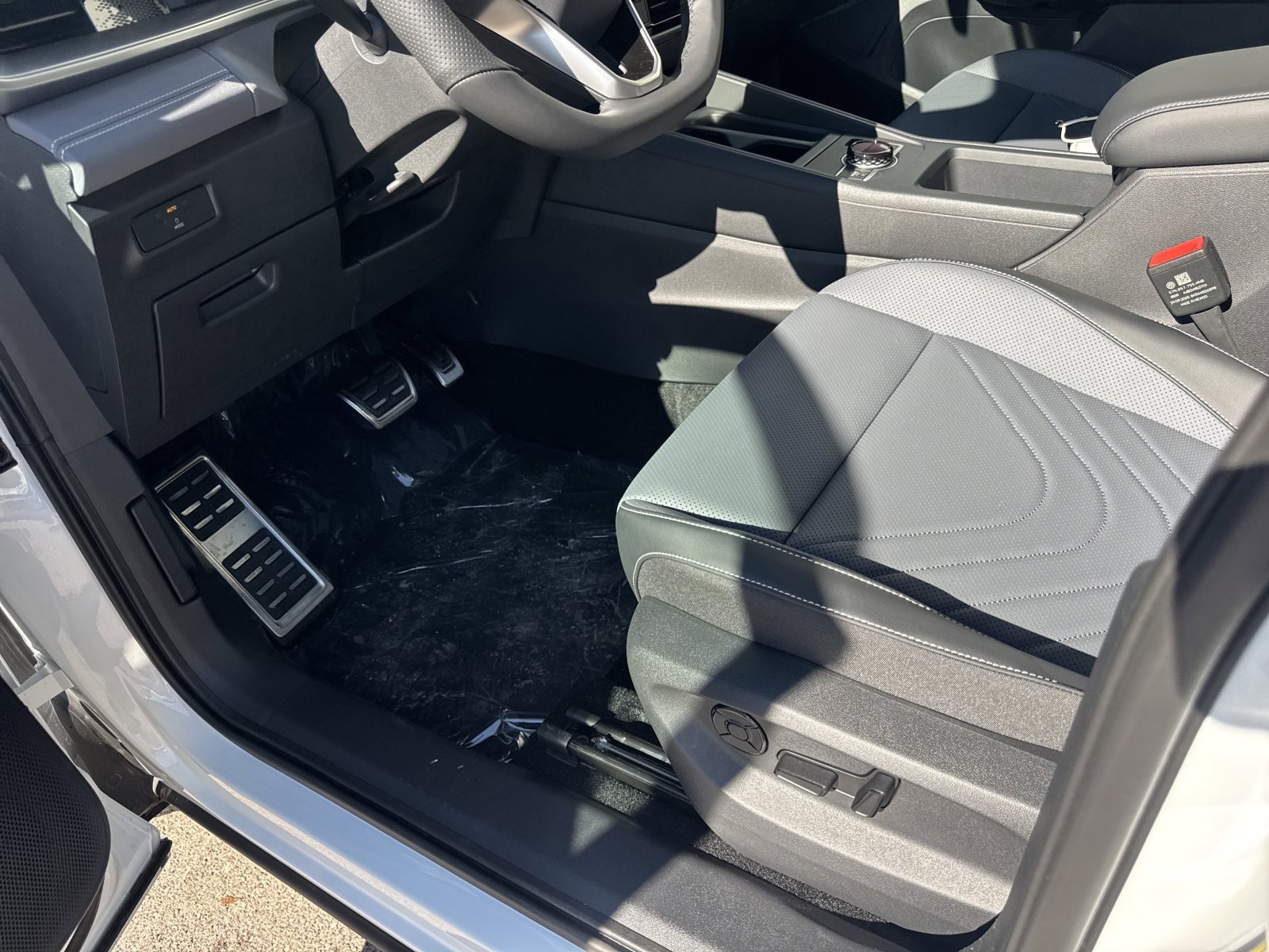 New 2026 Volkswagen Tiguan SE R-Line image 13