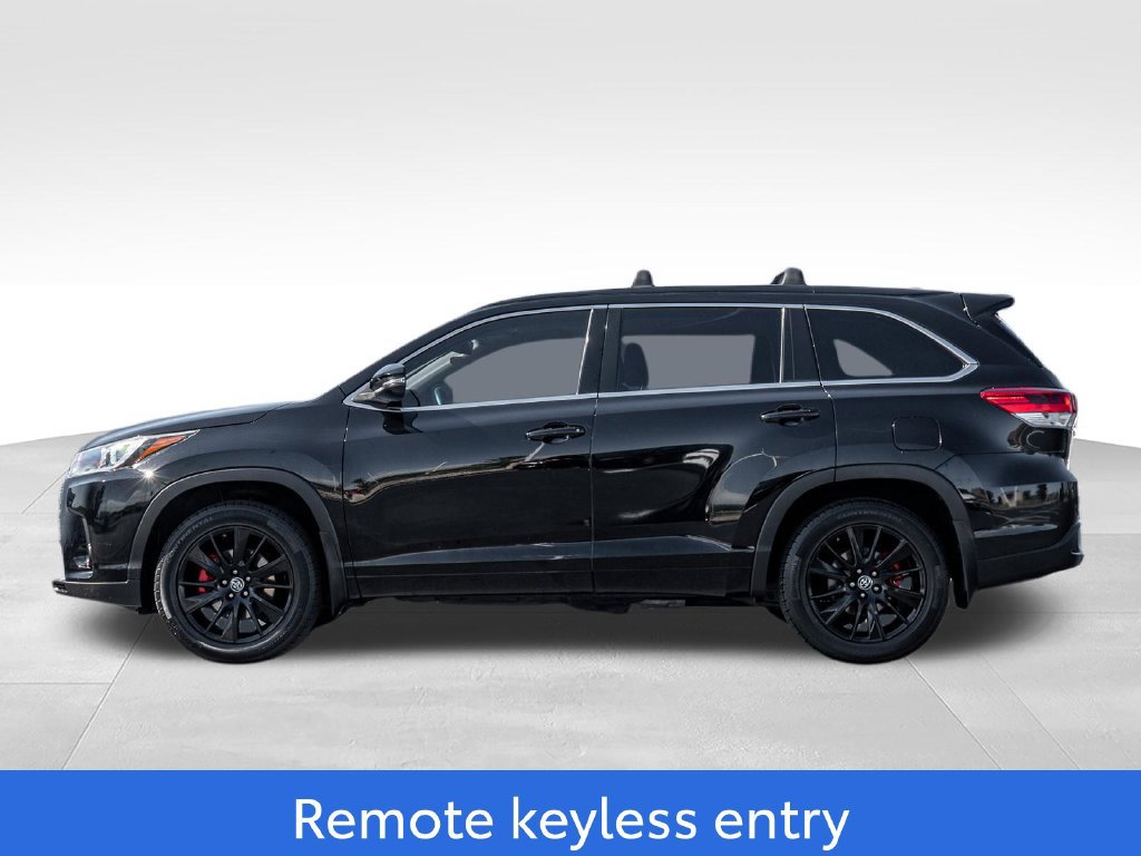Used 2017 Toyota Highlander SE AWD/4WD image 4