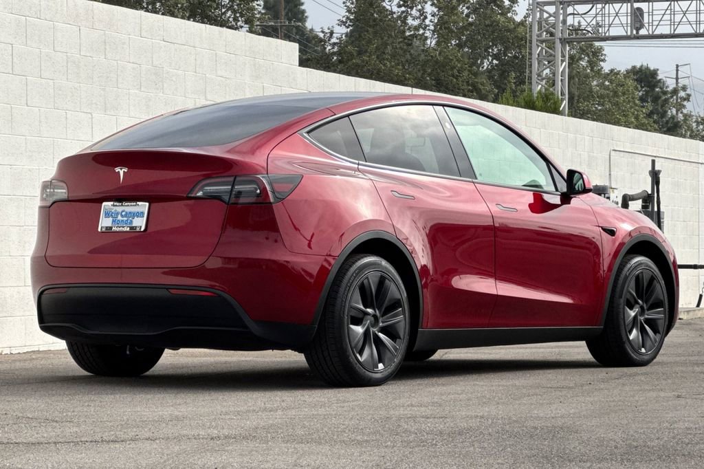 Used 2024 Tesla Model Y 2WD image 7