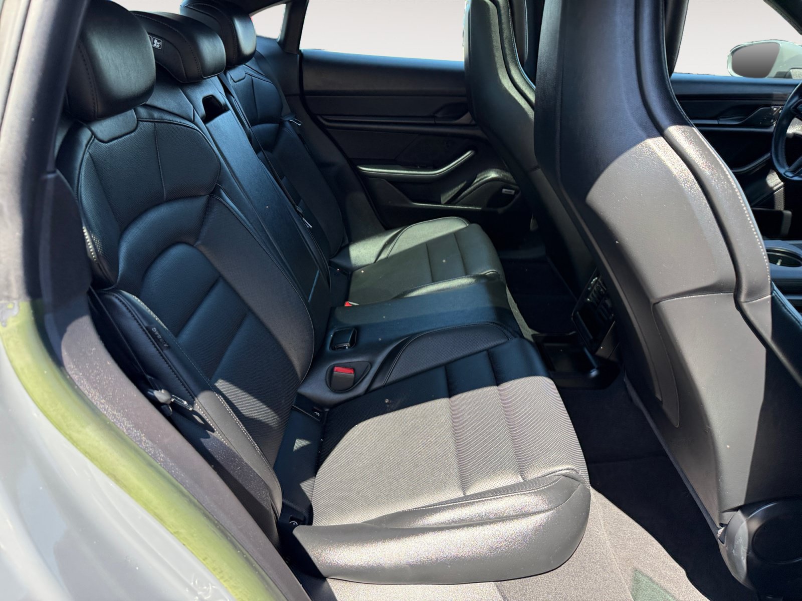 Used 2022 Porsche Taycan RWD image 18