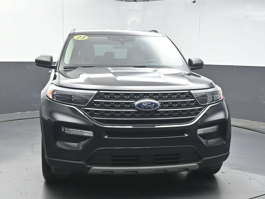 Used 2023 Ford Explorer XLT w/ Equipment Group 202A RWD image 3