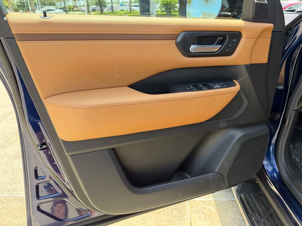 Used 2025 Nissan Armada SL w/ Captain's Chari Seat Package RWD image 11