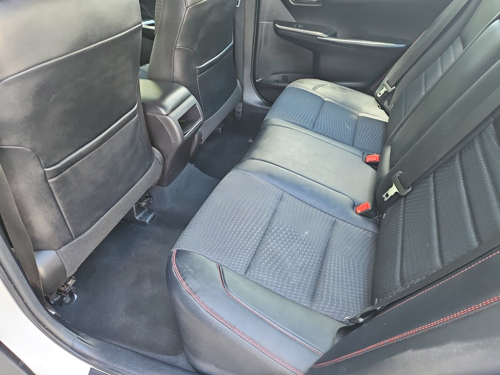 Used 2015 Toyota Camry SE FWD image 30