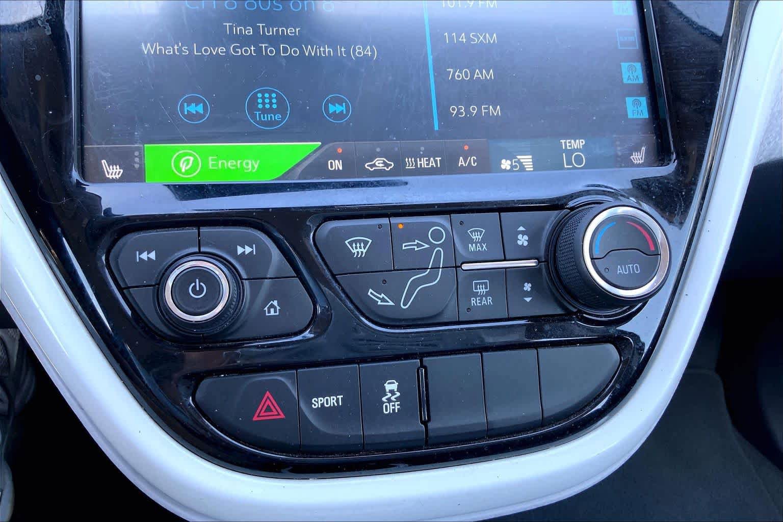 Used 2019 Chevrolet Bolt Premier w/ Infotainment Package FWD image 32