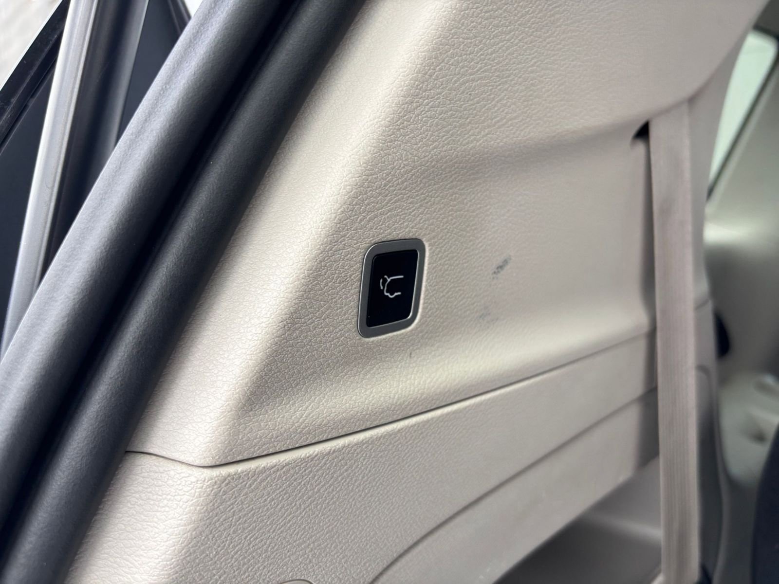 Used 2023 Chrysler Pacifica Touring-L FWD image 23