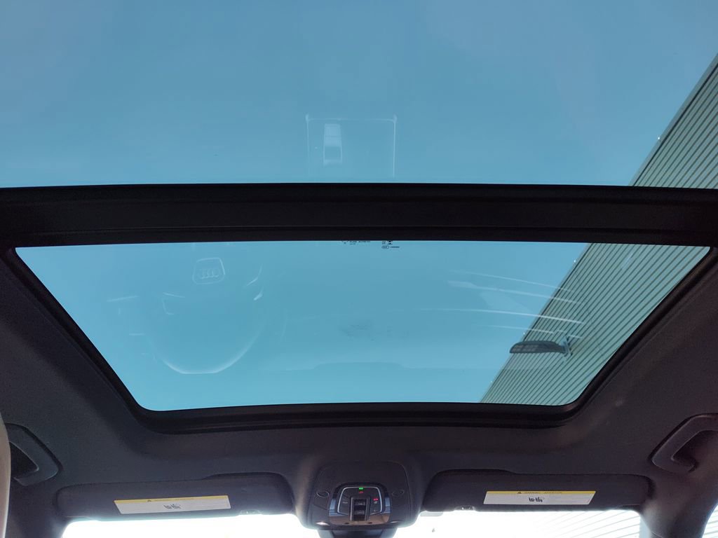 Used 2024 Audi RS Q8 w/ Black Optic Package image 32