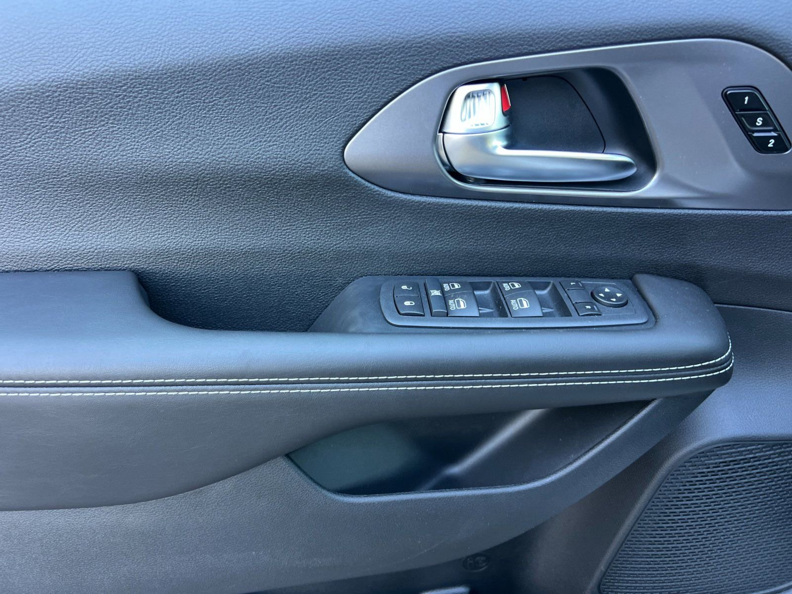 New 2026 Chrysler Pacifica Select image 11