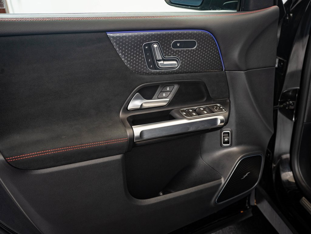 Used 2024 Mercedes-Benz GLB 250 4MATIC image 24