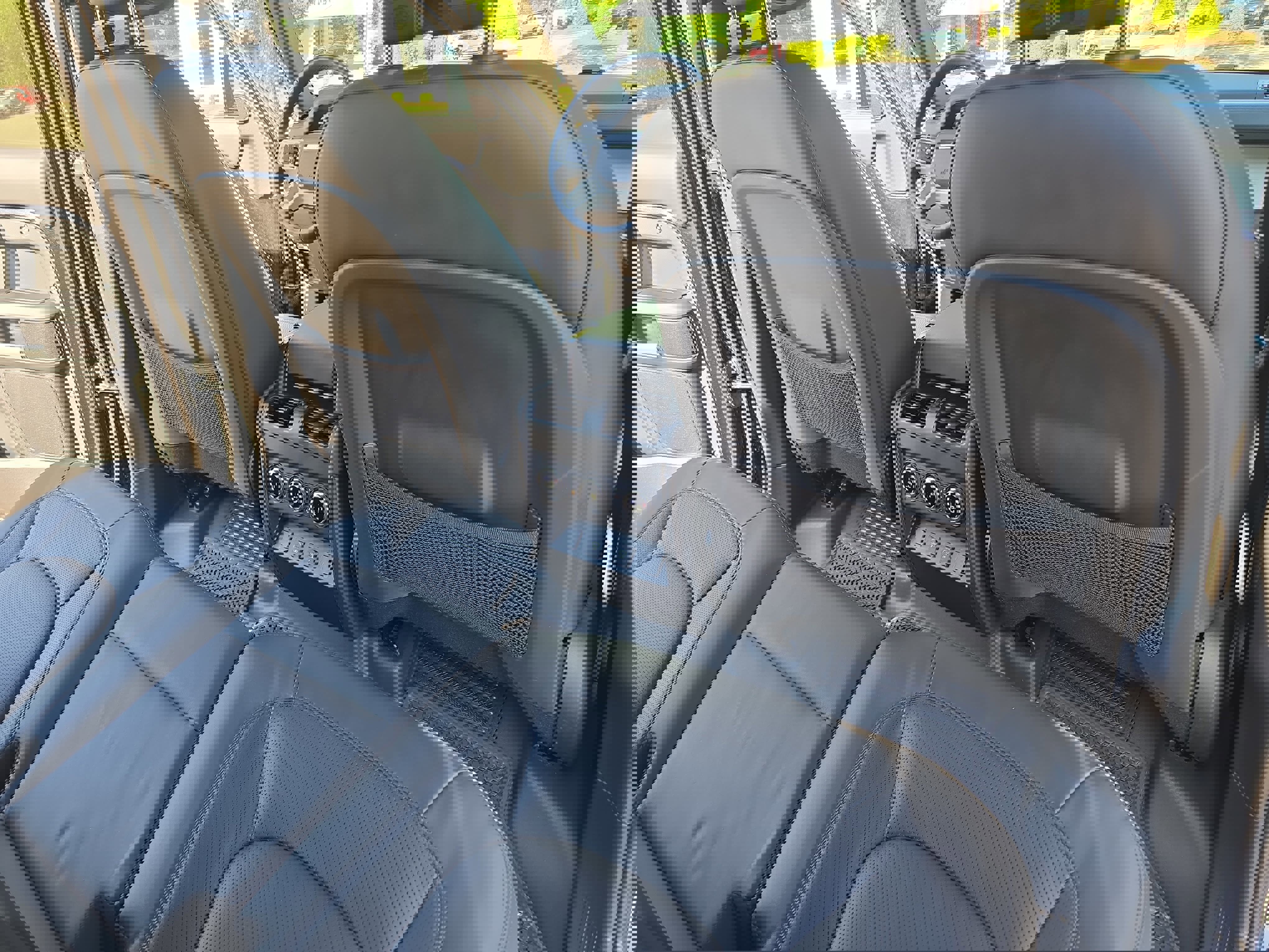 Certified 2025 Land Rover Defender 110 X-Dynamic SE image 11