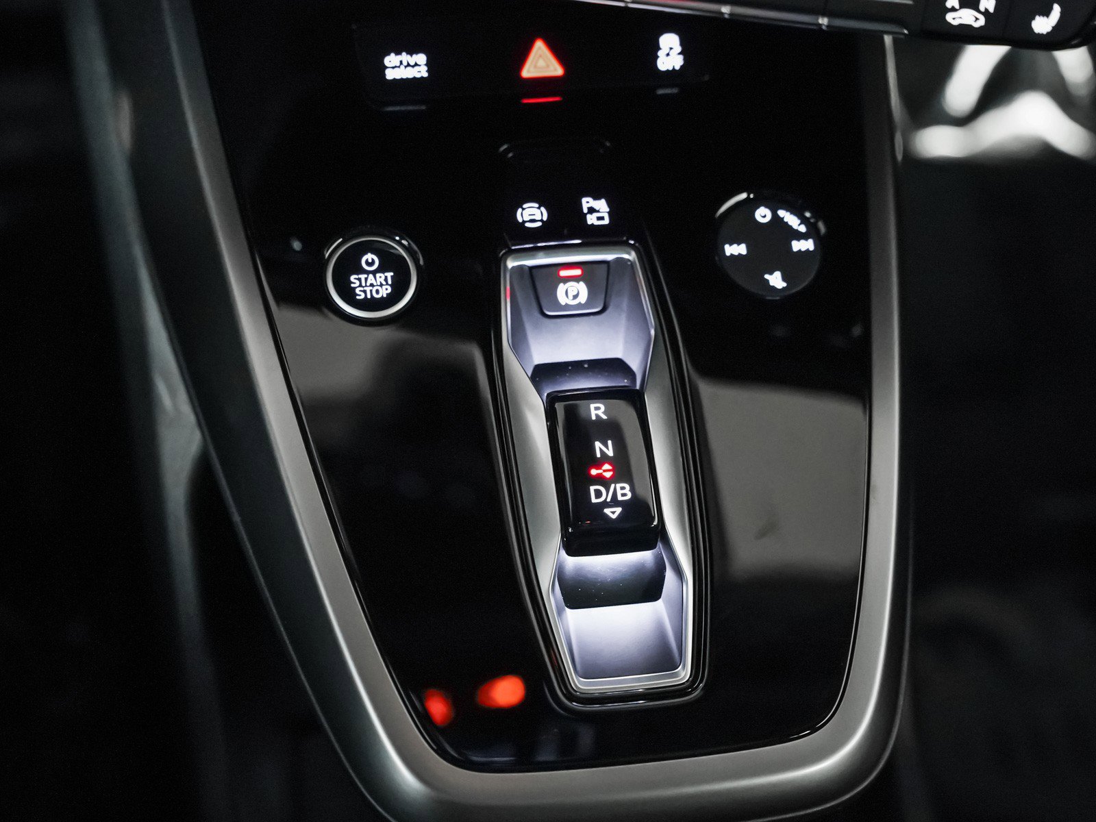 Used 2024 Audi Q4 e-tron Prestige w/ Black Optic Package image 16