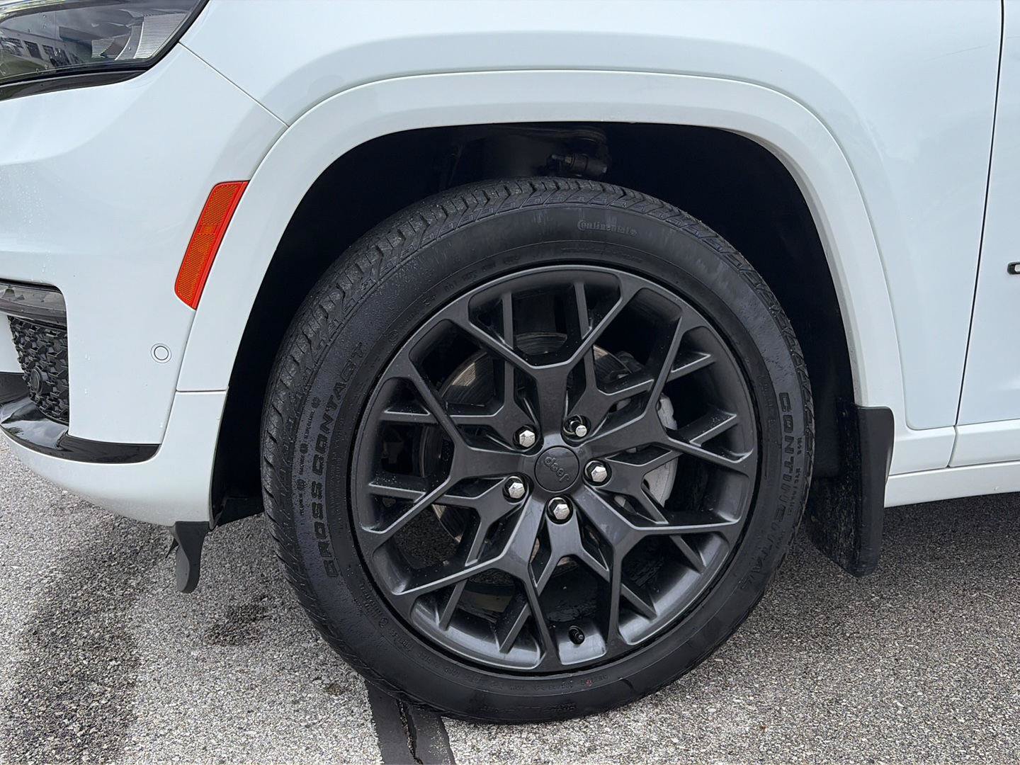 Used 2025 Jeep Grand Cherokee L Summit w/ Advanced Protech Group IV AWD/4WD image 9