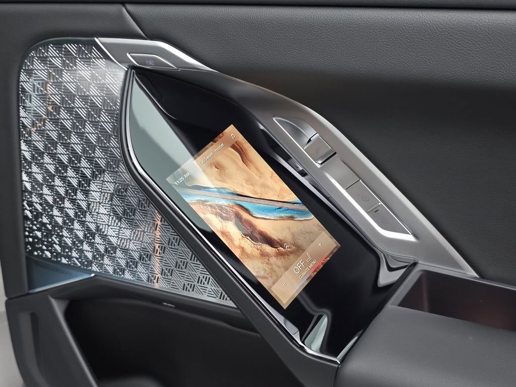 New 2026 BMW 740i xDrive w/ Executive Package image 33